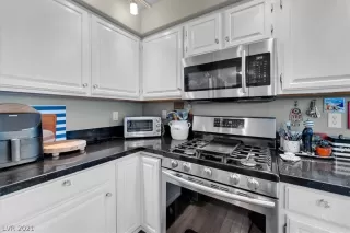 Photo #5: 2348404 Listing