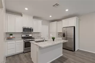 Photo #4: 2348418 Listing 