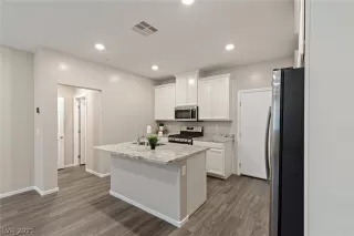 Photo #6: 2348418 Listing 