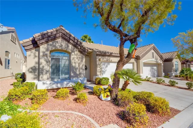 MLS: 2348433 Condo For Sale