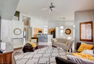 Photo #4: 2348433 Listing