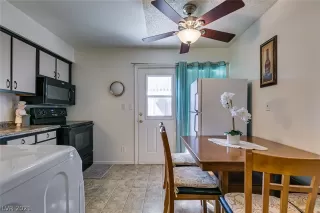 Photo #5: 2348447 Listing