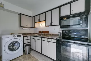 Photo #6: 2348447 Listing