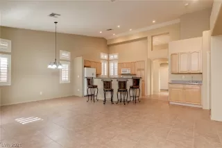 Photo #5: 2348448 Listing 