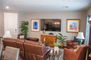 Photo #2: 2348457 Listing