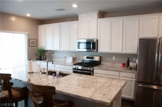 Photo #4: 2348457 Listing