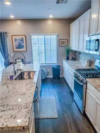 Photo #5: 2348457 Listing