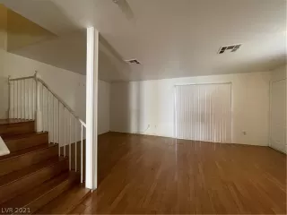 Photo #5: 2348491 Listing 