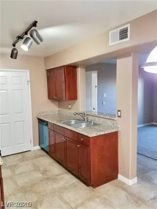 Photo #1: 2348511 Listing 