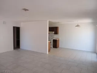 Photo #4: 2348554 Listing 