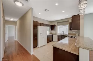 Photo #5: 2348585 Listing