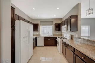Photo #6: 2348585 Listing