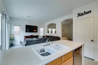 Photo #4: 2348614 Listing 