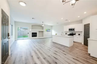 Photo #5: 2348622 Listing