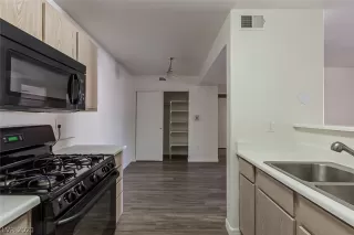 Photo #5: 2348623 Listing