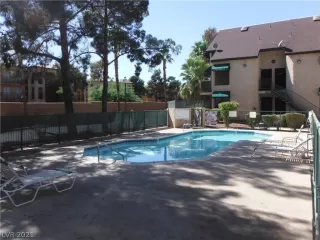 Photo #4: 2348633 Listing 