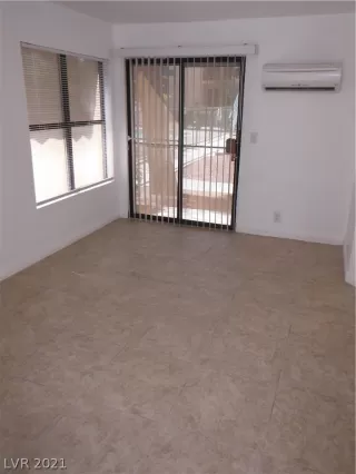 Photo #5: 2348633 Listing 