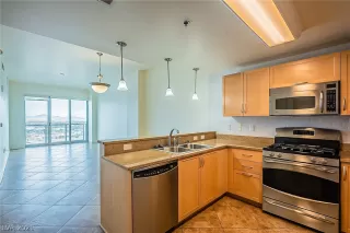 Photo #2: 2348637 Listing 