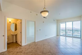 Photo #5: 2348637 Listing 