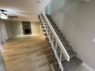 Photo #4: 2348641 Listing