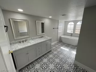 Photo #6: 2348641 Listing