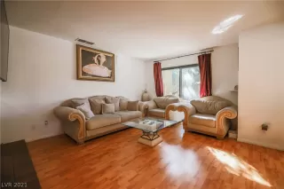 Photo #5: 2348652 Listing 