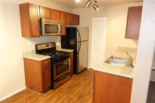 Photo #6: 2348663 Listing 