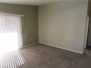 Photo #5: 2348706 Listing 