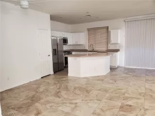 Photo #2: 2348730 Listing 