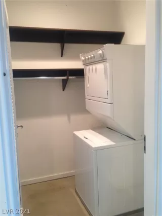 Photo #5: 2348755 Listing 