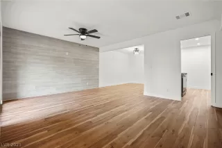 Photo #1: 2348807 Listing