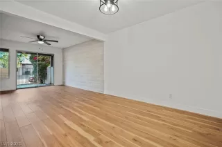 Photo #3: 2348807 Listing