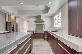 Photo #6: 2348851 Listing