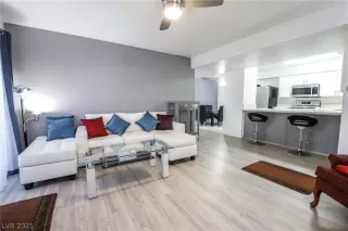 Photo #4: 2348852 Listing