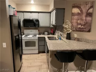 Photo #1: 2348861 Listing 