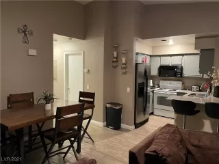 Photo #2: 2348861 Listing 