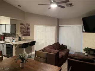 Photo #4: 2348861 Listing 