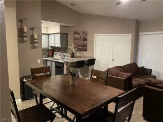 Photo #5: 2348861 Listing 