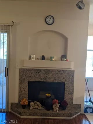 Photo #3: 2348874 Listing