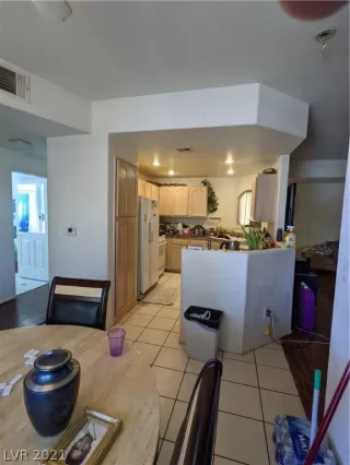 Photo #6: 2348874 Listing