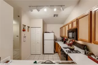 Photo #3: 2348890 Listing 