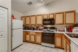 Photo #4: 2348890 Listing 
