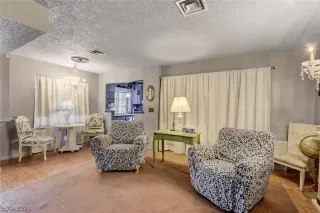 Photo #5: 2348904 Listing 