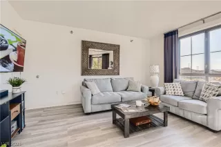 Photo #5: 2348906 Listing