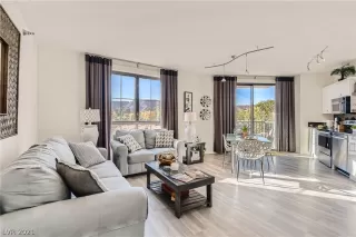 Photo #6: 2348906 Listing