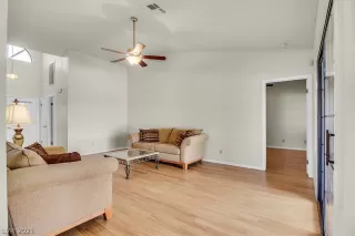 Photo #2: 2348915 Listing 