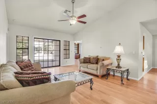 Photo #3: 2348915 Listing 