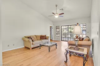 Photo #4: 2348915 Listing 