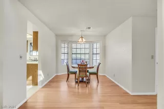 Photo #5: 2348915 Listing 