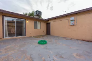 Photo #3: 2348925 Listing